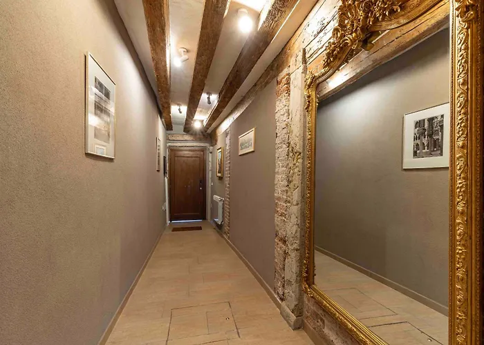 Ca' Leoncino - Venice canal front apartment