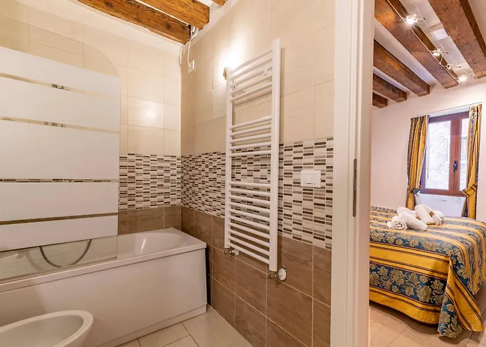 Ca' Leoncino - Venice canal front apartment